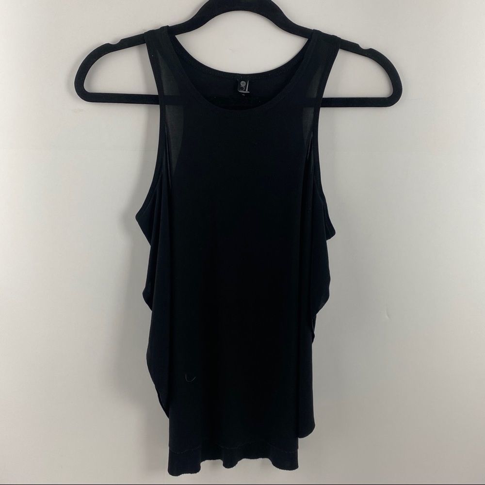 3/$20 Onzie yoga flow top